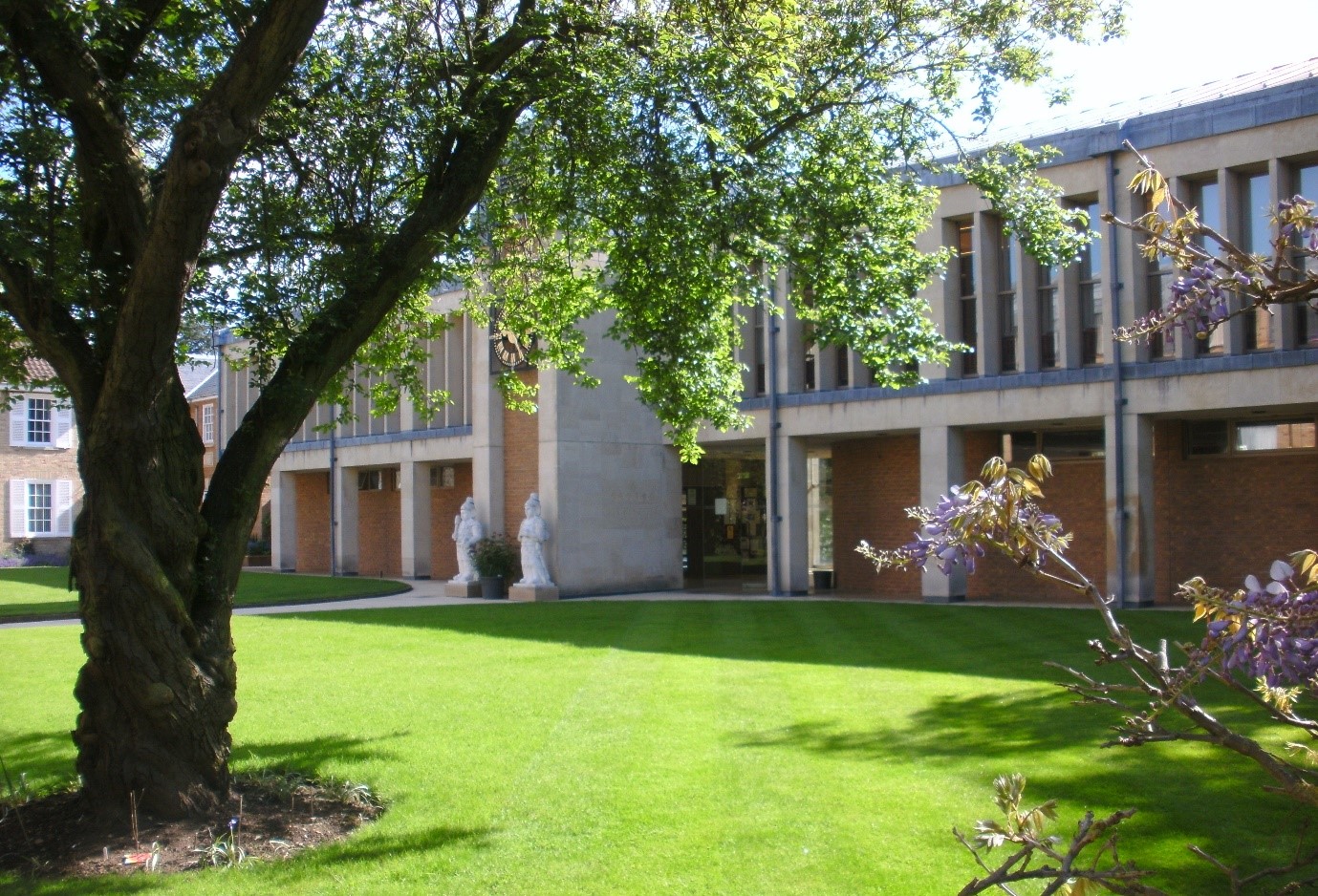 Photo of the outside of Wolfson College Library in summer